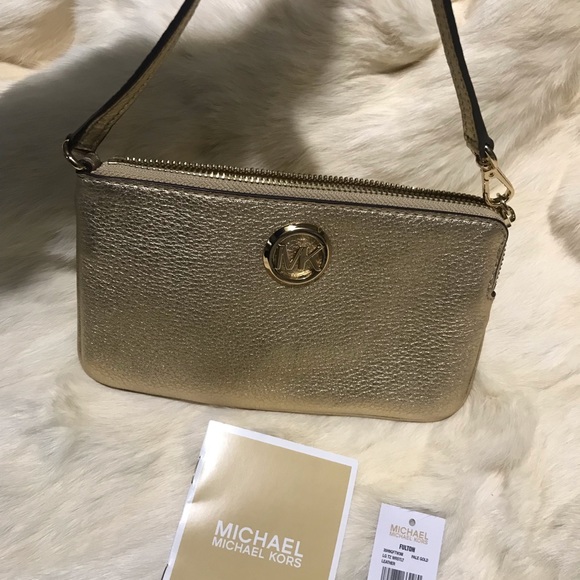 NWT, Michael Kors LG TZ WRSTLT Bag, Pale gold MSRP $128 - Picture 1 of 17